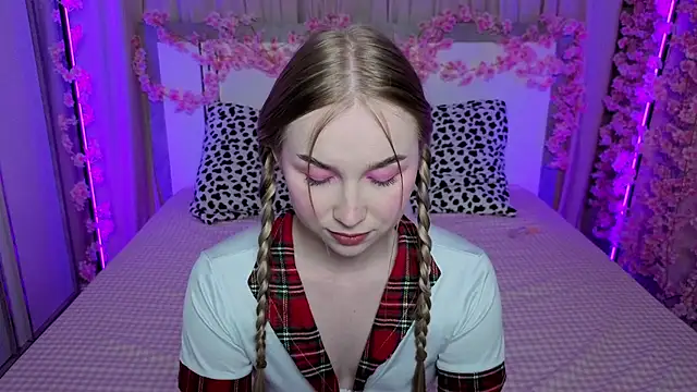 Snapshot of LilyStarlight chatting on 04-13-26, 03:23 LilyStarlight online show from 04-13-26, 03:23