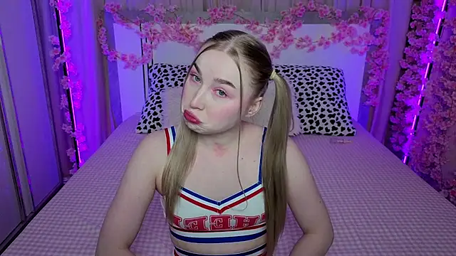 Snapshot of LilyStarlight chatting on 04-20-26, 04:15 LilyStarlight online show from 04-20-26, 04:15