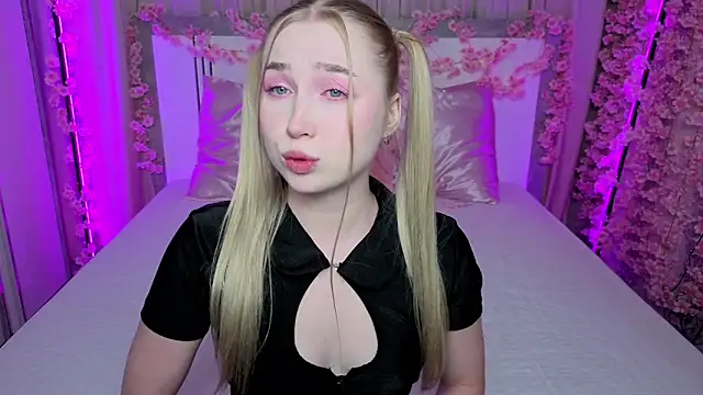 Snapshot of LilyStarlight chatting on 06-13-26, 04:21 LilyStarlight online show from 06-13-26, 04:21