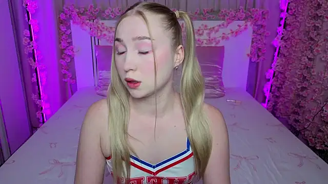Snapshot of LilyStarlight chatting on 06-26-26, 03:44 LilyStarlight online show from 06-26-26, 03:44