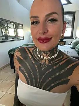 Snapshot of InkedBiitch chatting on 07-11-26, 06:38 InkedBiitch online show from 07-11-26, 06:38