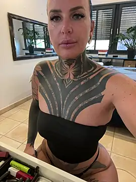 Snapshot of InkedBiitch chatting on 07-30-26, 04:55 InkedBiitch online show from 07-30-26, 04:55