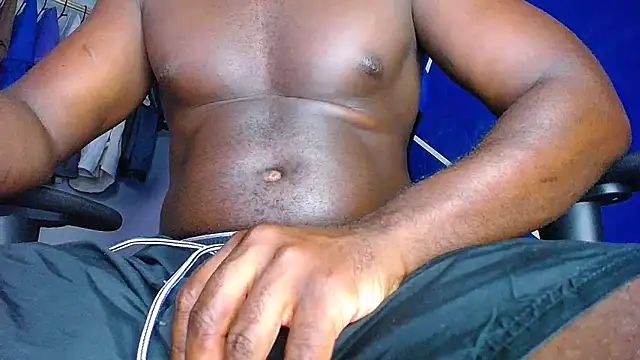 Snapshot of MAXJONES_2 chatting on 02-06-25, 12:43 MAXJONES 2 online show from 02-06-25, 12:43