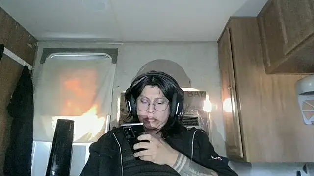 jceodo100 online show from 10-30-25, 04:52