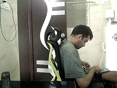 Snapshot of king_kong_india1 chatting on 01-08-26, 05:10 king kong india1 online show from 01-08-26, 05:10