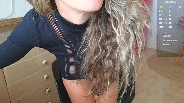 Snapshot of Lunamix chatting on 02-13-25, 11:50 Lunamix online show from 02-13-25, 11:50