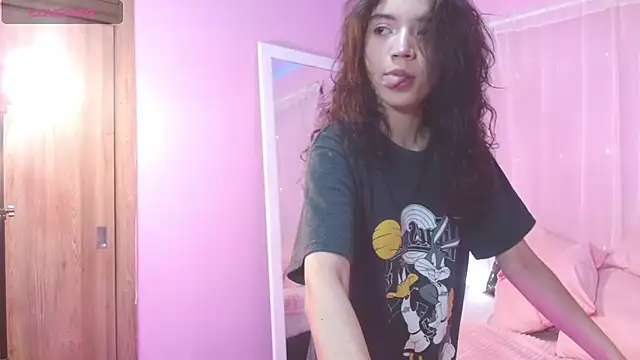 Snapshot of Sweetcristin chatting on 07-10-26, 01:32 Sweetcristin online show from 07-10-26, 01:32