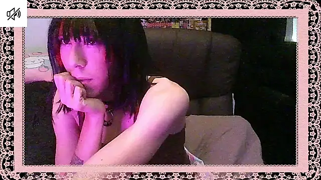 Snapshot of crystalxh chatting on 10-16-25, 07:04 crystalxh online show from 10-16-25, 07:04