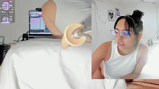 sofi velez online show from 11-20-25, 05:12