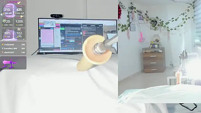 sofi velez online show from 12-14-25, 05:07