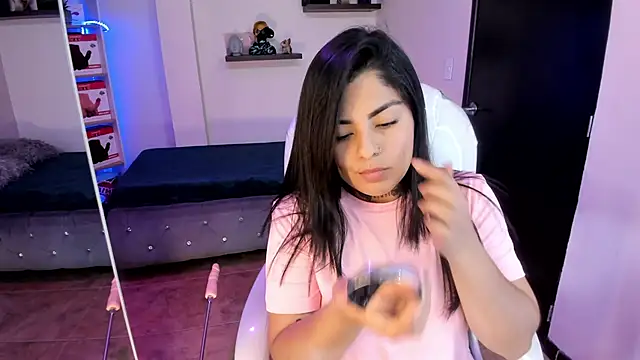 Snapshot of Catalinaa_martinez chatting on 02-10-25, 07:49 Catalinaa martinez online show from 02-10-25, 07:49
