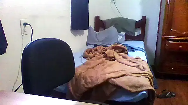 Snapshot of SAFADINHO-25 chatting on 02-04-25, 09:10 SAFADINHO-25 online show from 02-04-25, 09:10