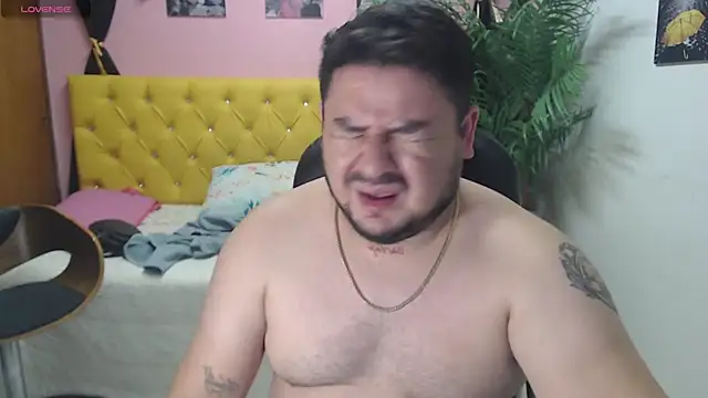 Snapshot of oso_dirty_ chatting on 02-01-25, 05:26 oso dirty  online show from 02-01-25, 05:26