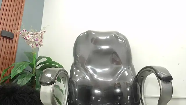 oso dirty  online show from 03-31-26, 05:35