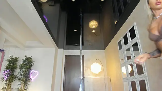 LisaAkira online show from 03-13-25, 07:09