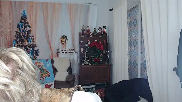 SindeeDix online show from 12-14-25, 04:23