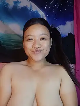 Snapshot of Urchanel chatting on 06-27-26, 12:33 Urchanel online show from 06-27-26, 12:33
