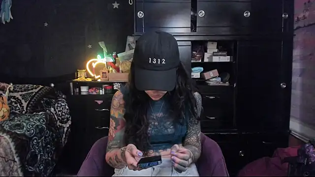 Snapshot of Lilmarieee chatting on 01-25-25, 10:28 Lilmarieee online show from 01-25-25, 10:28