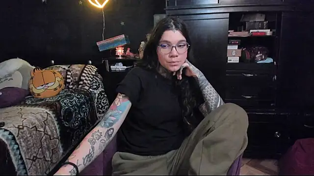 Snapshot of Lilmarieee chatting on 03-19-25, 10:09 Lilmarieee online show from 03-19-25, 10:09
