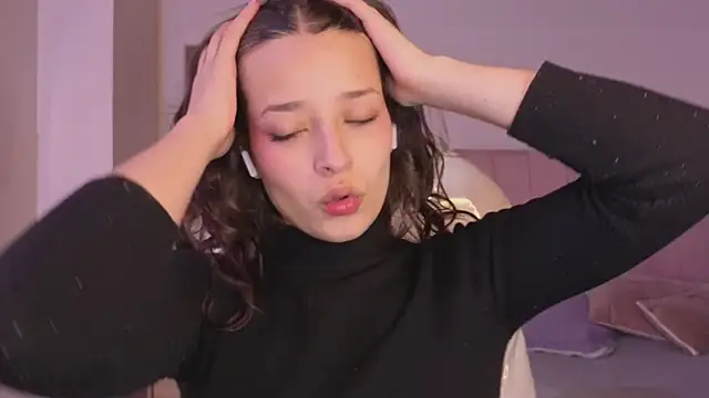 Amaia Daniells online show from 11-26-25, 04:02