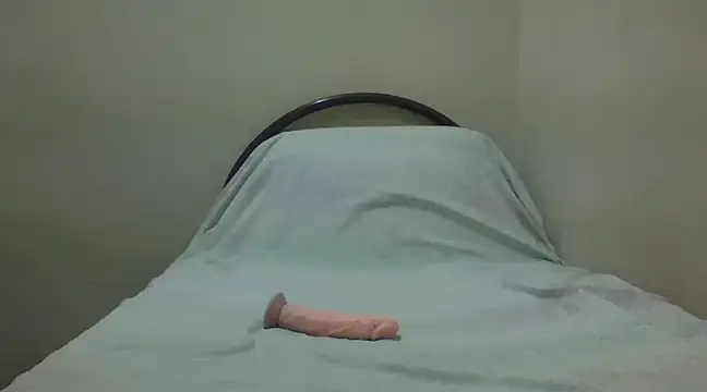 Snapshot of Annerae chatting on 02-08-25, 05:18 Annerae online show from 02-08-25, 05:18