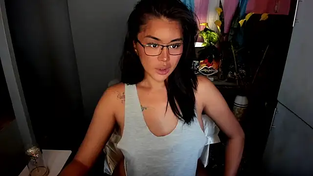 QuiinMollyXxX online show from 03-07-26, 04:42