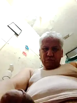 Snapshot of Momlover2022 chatting on 04-08-26, 09:15 Momlover2022 online show from 04-08-26, 09:15