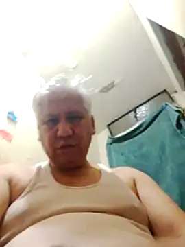 Snapshot of Momlover2022 chatting on 04-09-26, 06:46 Momlover2022 online show from 04-09-26, 06:46