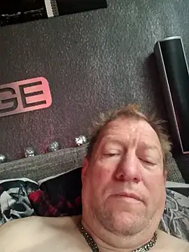 Snapshot of tomtom111111 chatting on 09-28-25, 09:25 tomtom111111 online show from 09-28-25, 09:25