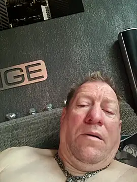 Snapshot of tomtom111111 chatting on 10-19-25, 10:05 tomtom111111 online show from 10-19-25, 10:05