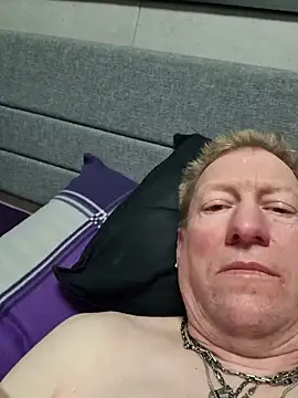 tomtom111111 online show from 03-10-26, 07:19