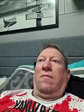 tomtom111111 online show from 04-12-26, 03:06