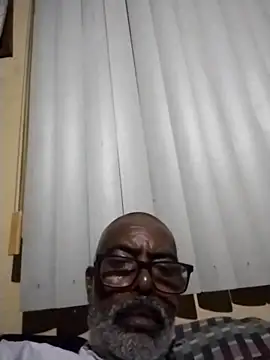 Snapshot of Thadew chatting on 12-18-25, 01:55 Thadew online show from 12-18-25, 01:55