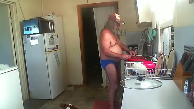 herbie010666 online show from 04-22-26, 05:21