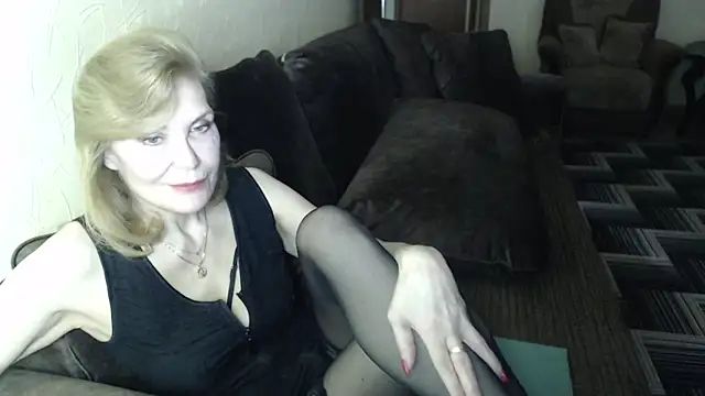 Snapshot of Sexy_Irene chatting on 04-28-26, 05:12 Sexy Irene online show from 04-28-26, 05:12