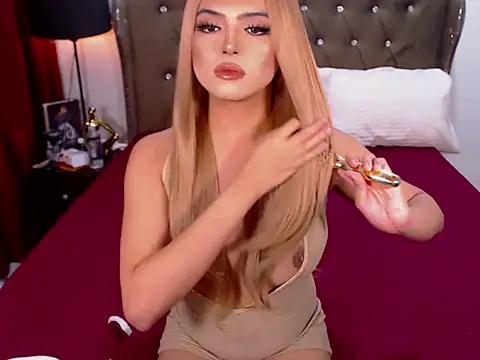 WomanofWorldTS online show from 11-30-25, 04:00