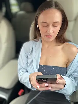 lunagirl13 online show from 04-15-26, 10:43