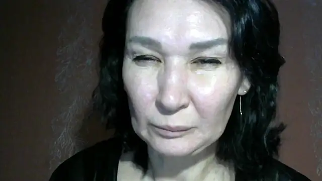 PrettyAndWild online show from 11-22-25, 04:17