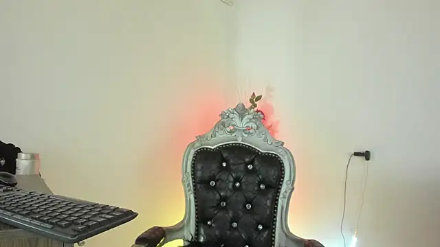 Snapshot of Hela_wet chatting on 02-05-25, 01:15 Hela wet online show from 02-05-25, 01:15