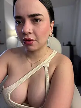 Snapshot of GeorginaJones chatting on 02-02-25, 12:09 GeorginaJones online show from 02-02-25, 12:09