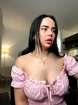 Snapshot of GeorginaJones chatting on 10-11-25, 11:03 GeorginaJones online show from 10-11-25, 11:03