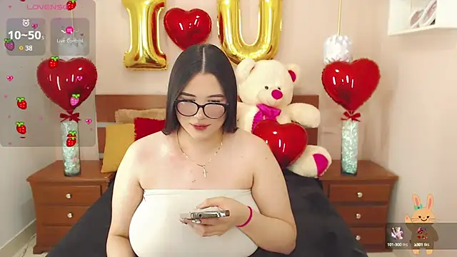 Snapshot of miss_linda_ chatting on 02-10-25, 06:03 miss linda  online show from 02-10-25, 06:03