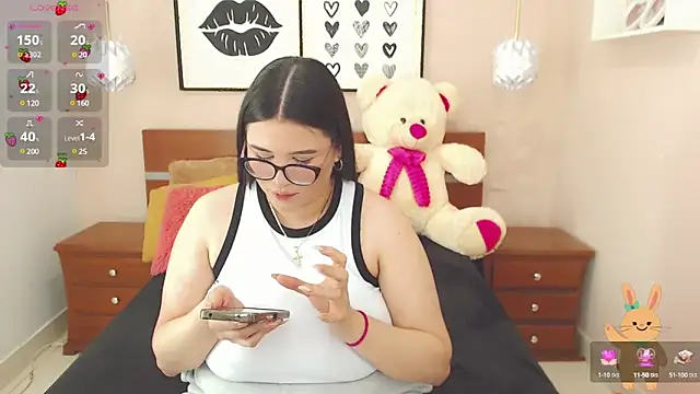 Snapshot of miss_linda_ chatting on 02-17-25, 05:10 miss linda  online show from 02-17-25, 05:10