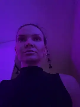 Snapshot of _alleyesonme_ chatting on 10-25-25, 03:29 alleyesonme online show from 10-25-25, 03:29