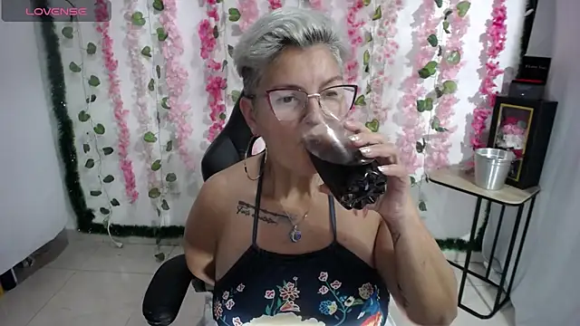 Snapshot of bety-cum2 chatting on 02-15-25, 08:22 bety-cum2 online show from 02-15-25, 08:22