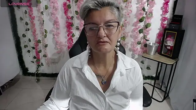 Snapshot of bety-cum2 chatting on 02-17-25, 11:13 bety-cum2 online show from 02-17-25, 11:13