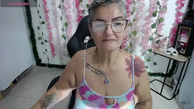 Snapshot of bety-cum2 chatting on 02-22-25, 08:40 bety-cum2 online show from 02-22-25, 08:40