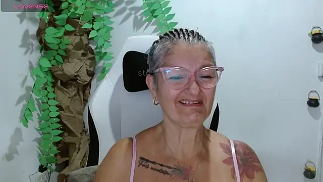 bety-cum2 online show from 04-17-26, 11:13