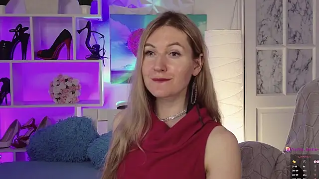 Snapshot of Hello_Lisha chatting on 01-27-25, 11:11 Hello Lisha online show from 01-27-25, 11:11