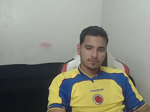 Snapshot of kylian_07 chatting on 07-08-26, 01:10 kylian 07 online show from 07-08-26, 01:10